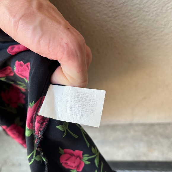 Betsey Johnson 100% silk red rose pattern Lace Trim dress - Picture 9 of 10